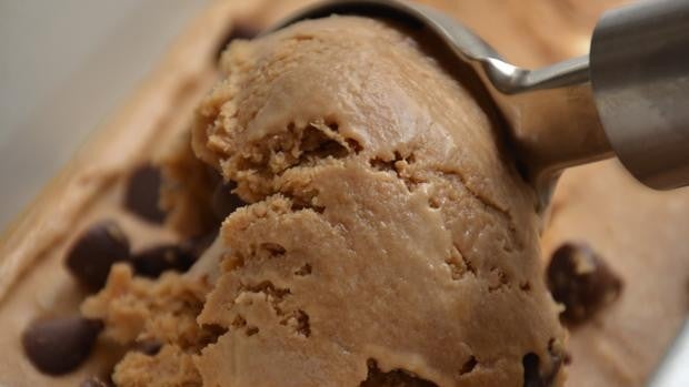 Despedido de un restaurante de comida rápida por vengarse de un cliente y echarle salsa agridulce en el helado