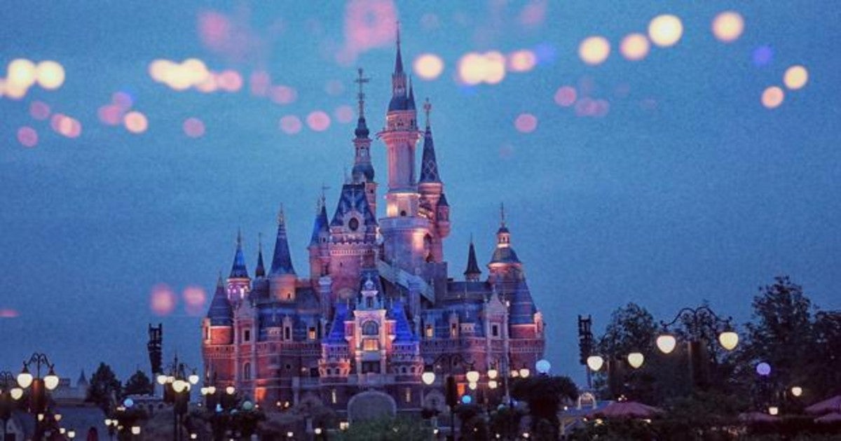 Expulsan a una mujer de Disney por acosar al personaje de Gastón de &#039;La Bella y la Bestia&#039;