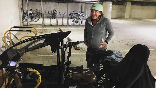 Una parlamentaria de Nueva Zelanda va a dar a luz en bicicleta
