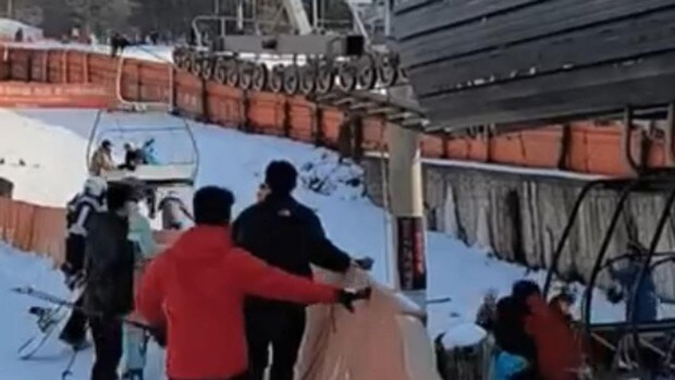 Un fallo en un telesilla siembra el pánico en una estación de esquí en Corea del Sur y causa un herido