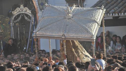 Procesión de la Virgen del Rocío por la aldea