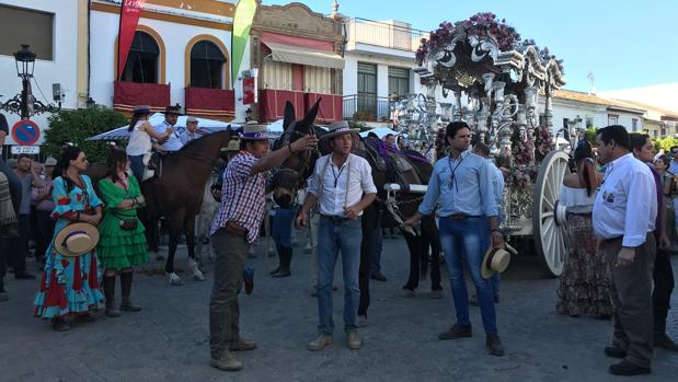 Rocío 2018: Un peregrino de la Hermandad de Jaén, hospitalizado tras recibir un fuerte golpe con una rueda de la carreta