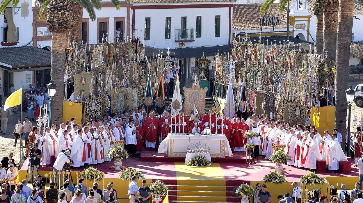 Mira Pontifical del domingo de Pentecostés en la Romería del Rocío