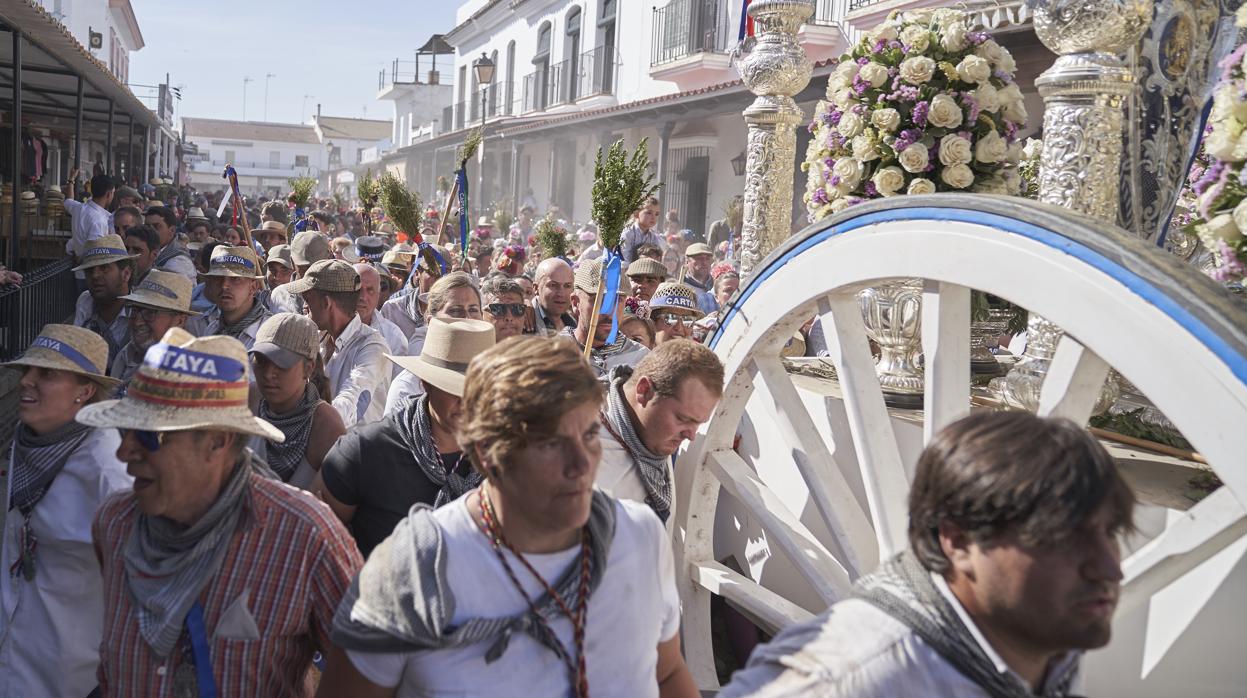 Las hermandades se presentan este sábado ante la Virgen del Rocío