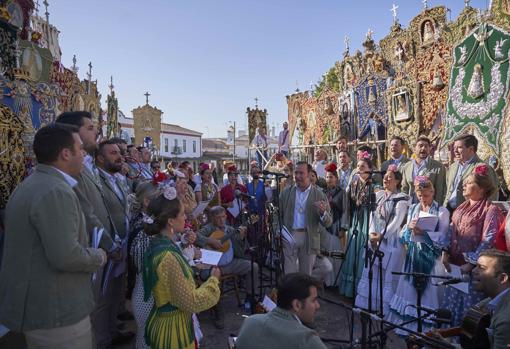 La eucaristía ha sido cantada por el Coro de la Hermandad de Sevilla