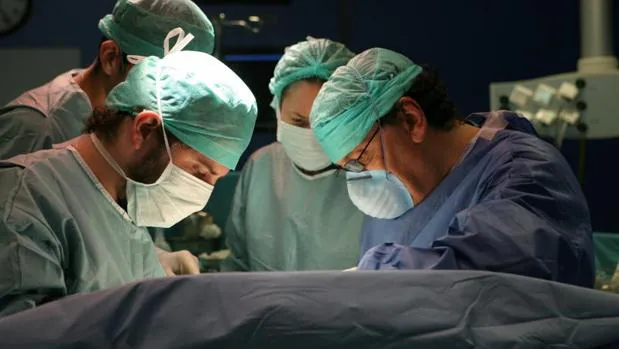 Realizan en Navarra el primer implante de un corazón artificial de España