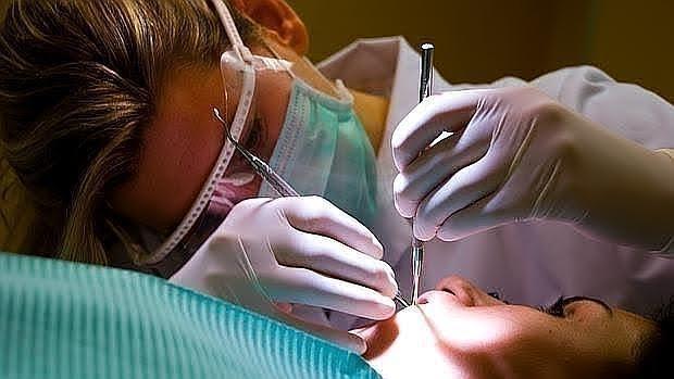 La periodontitis dificulta la concepción en mujeres jóvenes