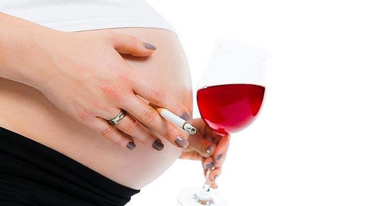 El alcohol, como el tabaco, está 'contraindicado' en el embarazo