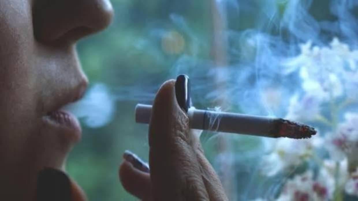 Fumar un único cigarrillo diario ya merma, y mucho, la salud cardiovascular