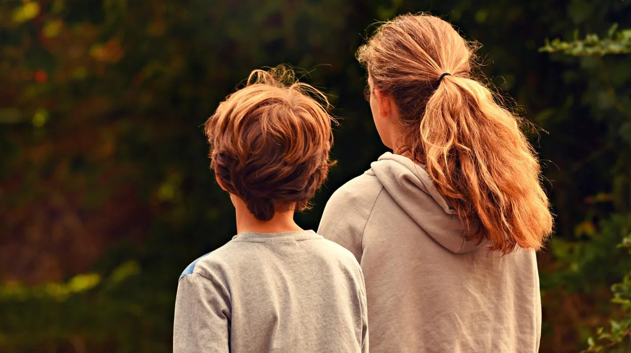 Las familias deberían vigilar a los hermanos menores según el estudio