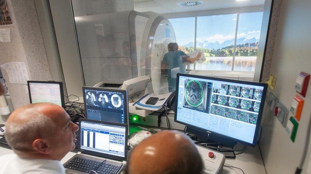 Ultrasonidos de alta intensidad para tratar el temblor esencial y el de la enfermedad de Parkinson