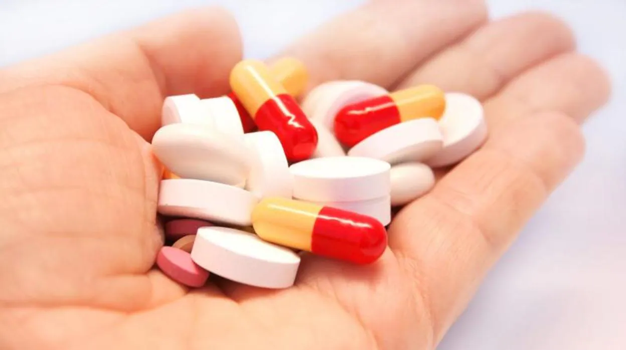 Ibuprofeno, paracetamol, antiácidos, vitaminas... Los riesgos de los  medicamentos sin receta más utilizados