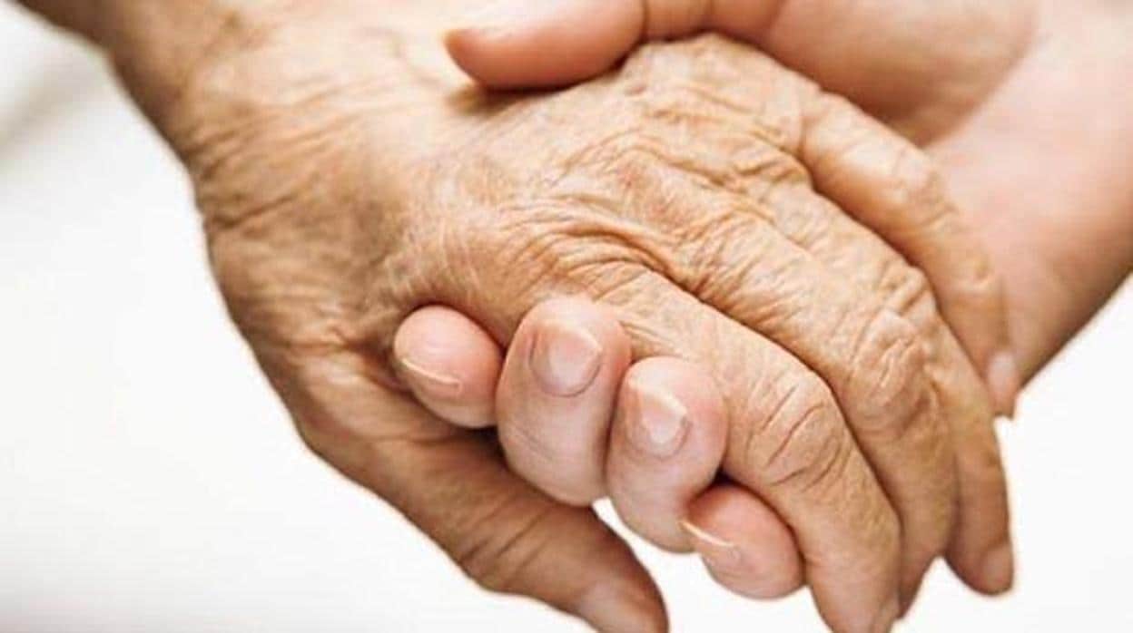Cuatro síntomas que podrían indicar que padecerás Parkinson en menos de diez años