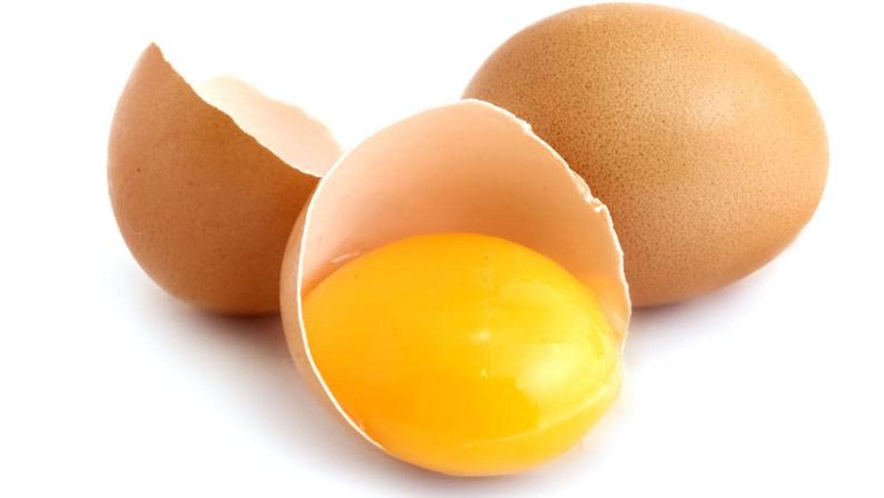 Los huevos, especialmente la yema, son fuente de colina