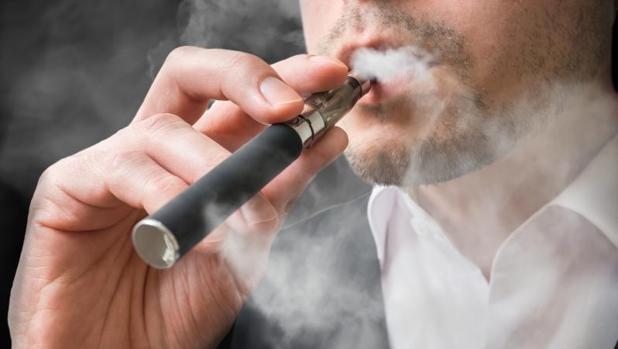 Maestría eslogan Camión golpeado Los cigarrillos electrónicos sin nicotina también son perjudiciales para la  salud