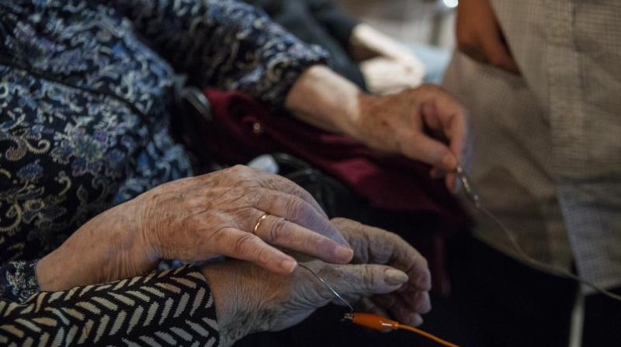 Francia detiene un ensayo clínico ilegal en enfermos de alzhéimer y párkinson