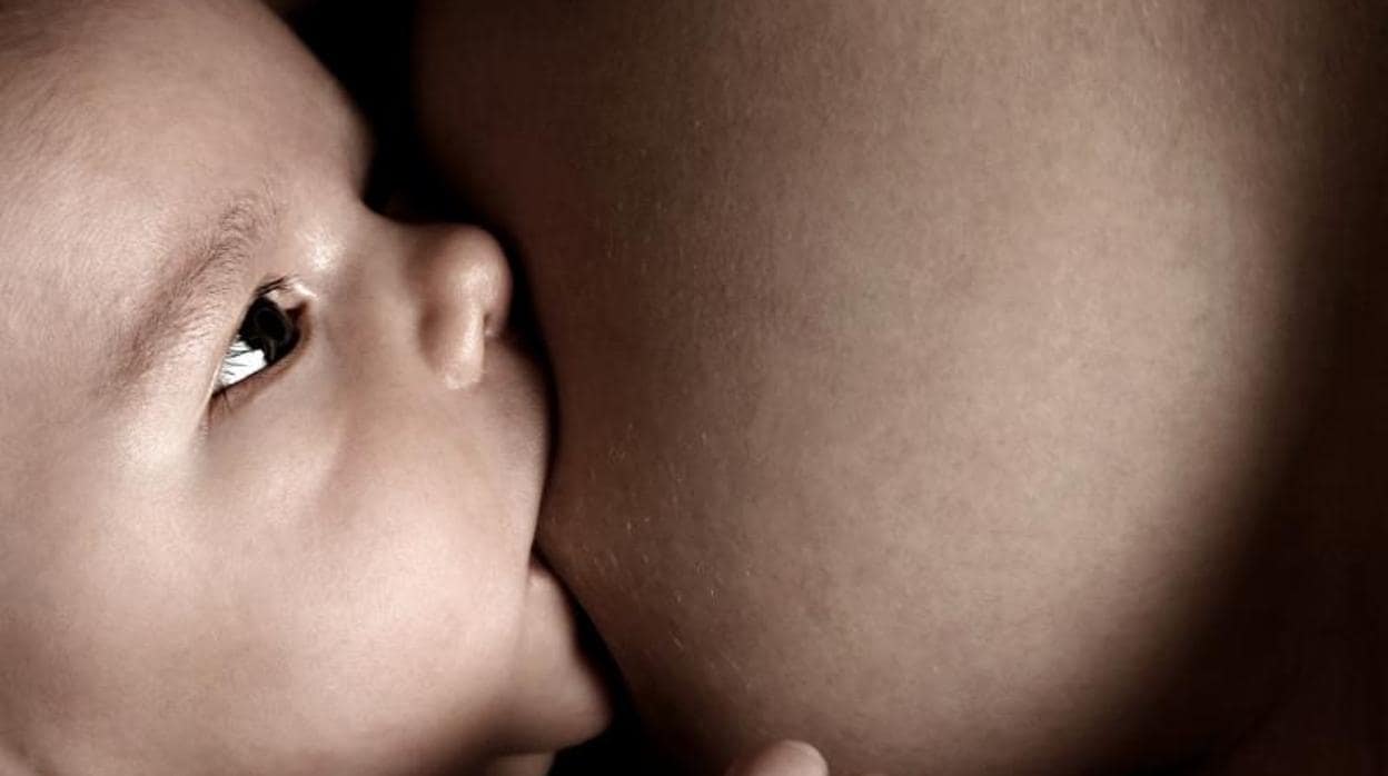 La lactancia materna ayuda a mitigar el dolor de las vacunas