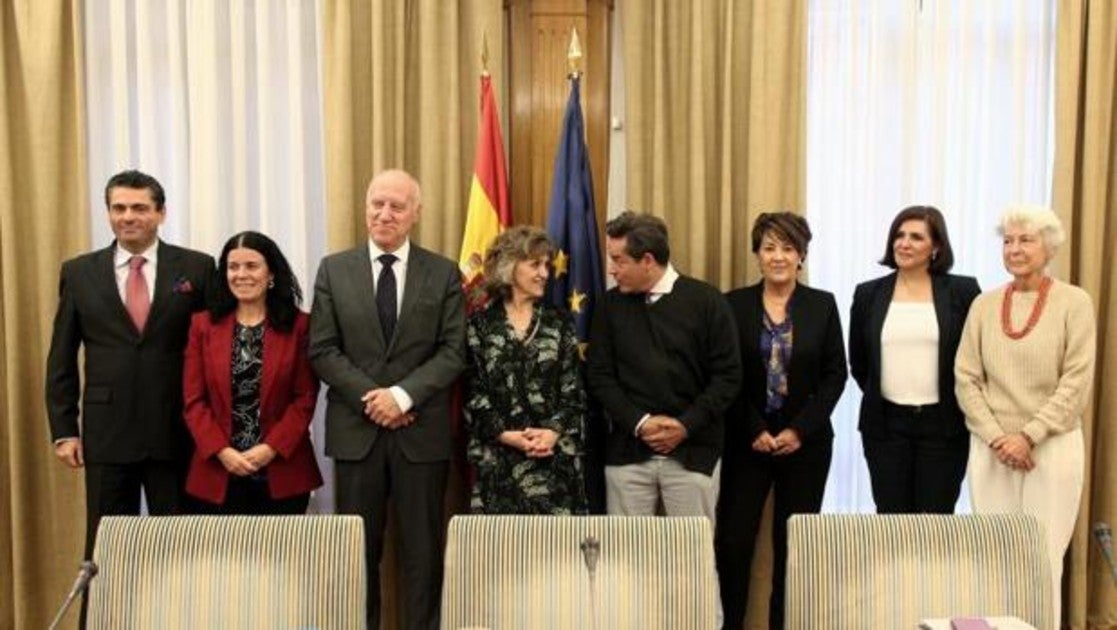 a ministra de Sanidad, Consumo y Bienestar Social en funciones, María Luisa Carcedo, se reúne en el ministerio de Sanidad con representantes de la Federación Española de Fibrosis Quística