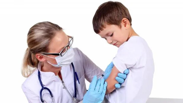 Estas son las vacunas que deberías ponerles a tus hijos en 2020, según los pediatras