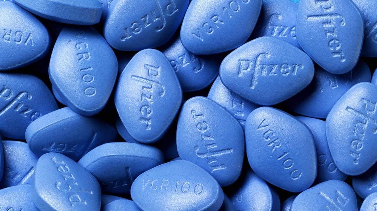 17 hombres ven de color azul tras consumir una alta dosis «Viagra» por  primera vez