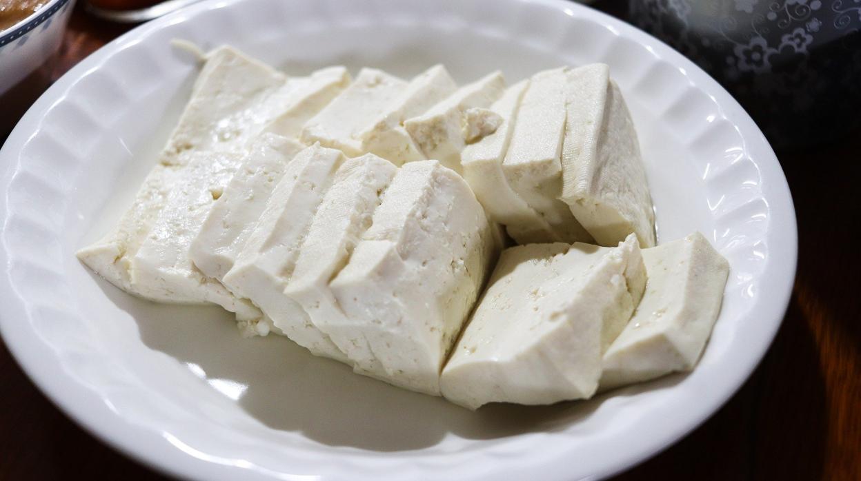 el Tofu está hecho con suero de la Soja