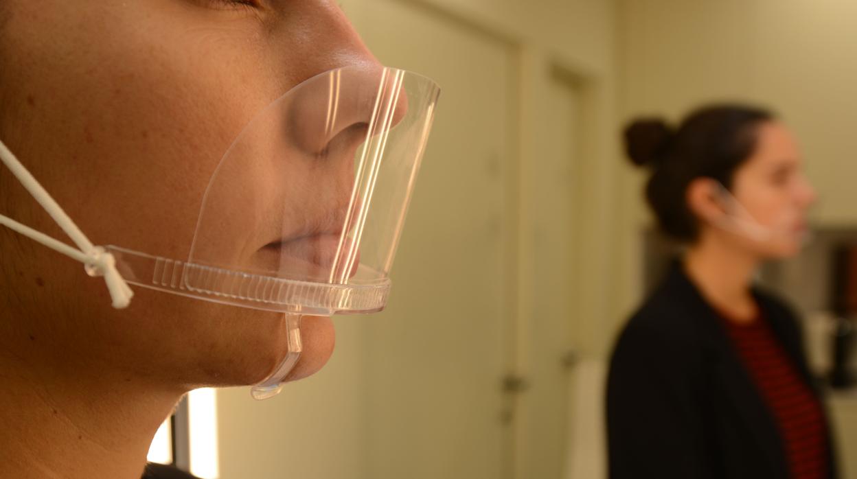 Este tipo de mascarillas transparentes no están himologadas frente al Covid-19