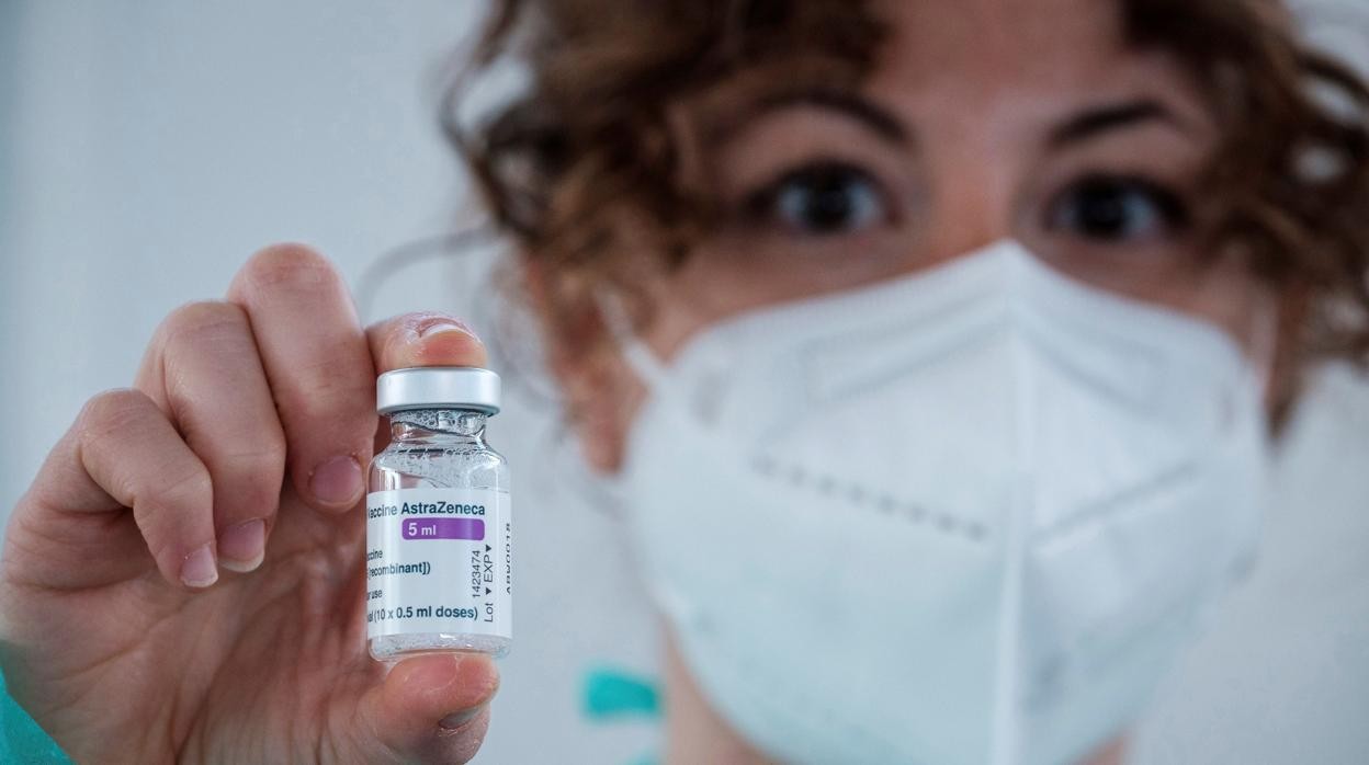 ¿Se vacunaría con Janssen o AstraZeneca? Ocho expertos tienen clara la respuesta