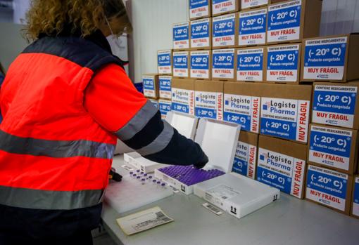 Centro Logista Pharma, Leganés, Madrid, (España). En este recinto se almacenan y distribuyen las dosis de las vacunas frente al Covid-19 que se administran en la región.