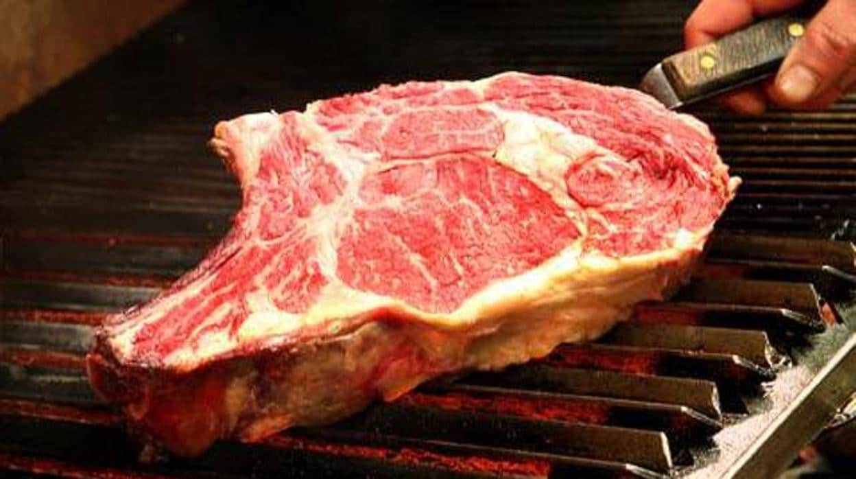 Hay que elegir cortes de carne magra y espaciar el consumo de las más grasas
