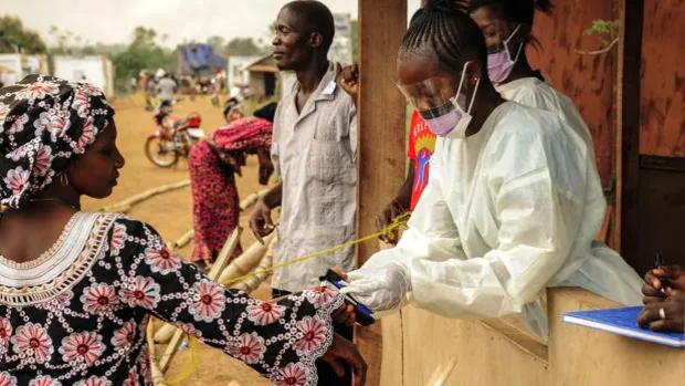 La vacuna del ébola protege a niños y adultos
