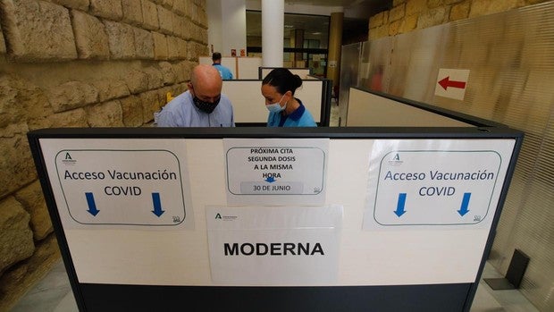 Moderna: protección completa a 6 meses y similar a las personas que se han recuperado del Covid-19