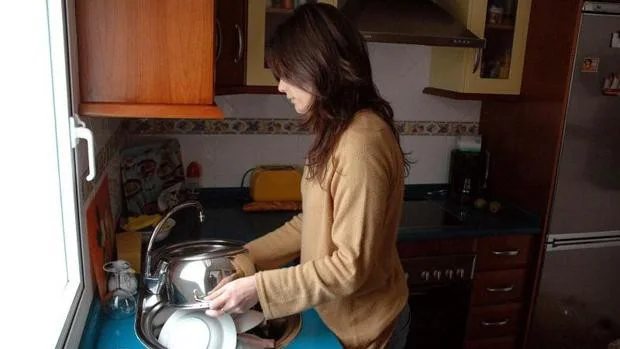 Las tareas del hogar como lavar los platos protegen el corazón