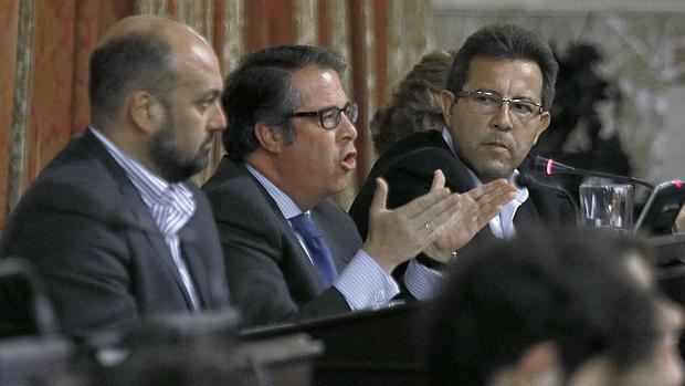 El concejal del PP, Gregorio Serrano, durante el pleno celebrado este viernes