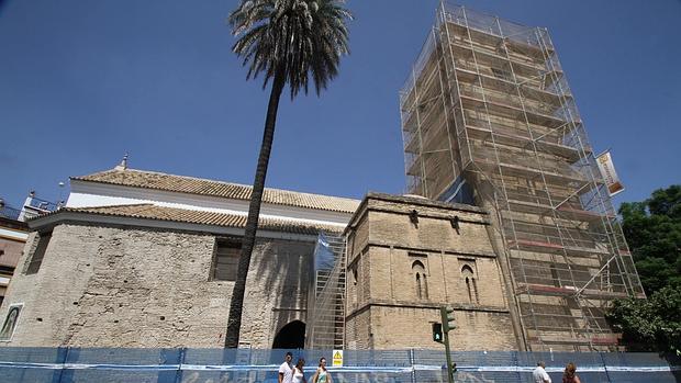 La iglesia de Santa Catalina, cerrada al culto por obras