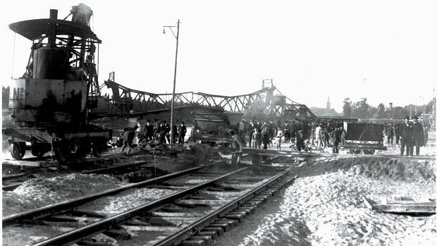 Obras de tendido de los raíles del tren