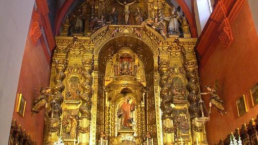 La capilla mayor de San Vicente, flanqueada por las ménsulas típicas de Leonardo de Figueroa