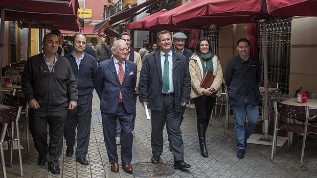 El delegado Juan Carlos Cabrera en la calle Albareda