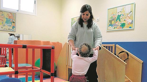 La Junta debe 350.000 euros a niños discapacitados