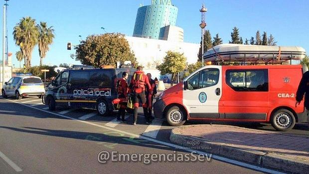 Policía y Bomberos, en el puente de la Barqueta