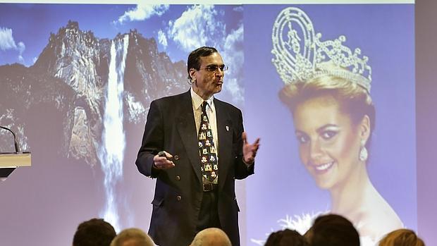 José Luis Cordeiro, durante su conferencia en Sevilla