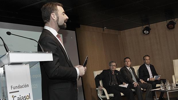 Luis Rey, embajador del Capítulo de SingularityU Sevilla durante su intervención ayer en la Fundación Cajasol