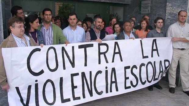 Concentración contra la violencia en las aulas