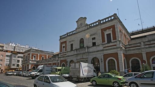 Fachada de la antigua estación de Cádiz