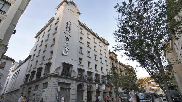 El antiguo teatro Álvarez Quintero de la calle Laraña está cerrado a cal y canto