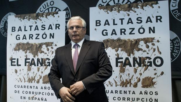 Baltasar Garzón durante la presentación de su libro «El fango»