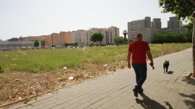 Parcela donde pretende construirse una gran mezquita en Sevilla Este