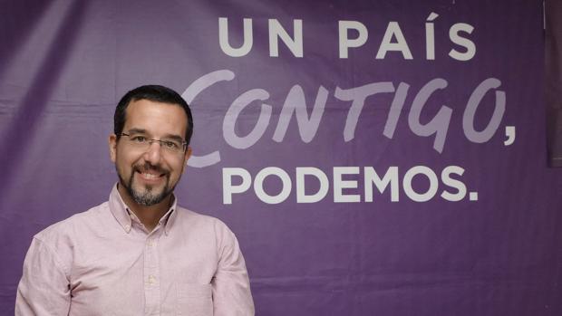 Sergio Pascual, en la sede de Unidos Podemos en Sevilla