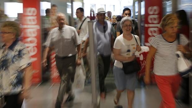 El primer día de rebajas en Granada