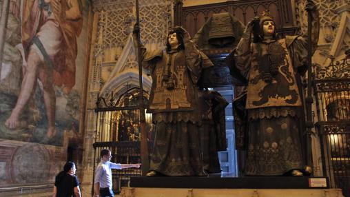 Tumba de Cristóbal Colón en el interior de la Catedral de Sevilla