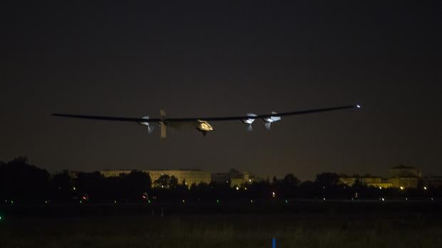 El Solar Impulse dice adiós a Sevilla